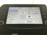 ラジオやCD、USBなど、多彩なソースを楽しめます。お好みの音楽で快適なドライブをサポートします。