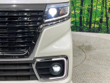 【LEDヘッドライト】悪天候や夜間走行時も良好な視界を確保し安心して運転できる高輝度LEDヘッドライトを装備!点灯速度が早く、消費電力も抑えられています。