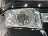 LEDヘッドライトは、点灯の瞬間から最大光量を発揮し、突然暗くなるトンネルなどでの安定感を高めます。
