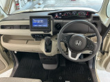 【前方視界】開放的な前方視界!運転がしやすく疲れにくいです♪窓が大きく、見通しがとっても良いおクルマですよ♪