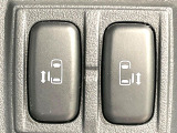 【両側パワースライドドア】スマートキーや運転席のスイッチで後席両側スライドドアの開閉が可能♪電動だから力を入れてドアを開ける必要が無く、小さなお子様でも簡単に開け閉めでき快適です♪