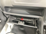 「収納スペース」使いやすい収納を、使いやすい場所に。様々な場所に収納スペースがあり使い勝手も良いので車内もスッキリして綺麗を保てます
