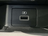 USB電源ソケットが前席中央にあり、便利に使えます☆
