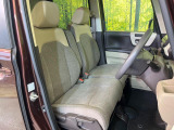 運転席シート廻りは使用感も少なく、良好な状態となっています。前オーナー様が丁寧に使っていたことがよくわかりますね。