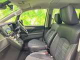 機能性に優れた運転席周り。操作しやすい配置で、安全運転をサポートします。快適なドライブを心ゆくまでお楽しみいただけます。