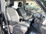 運転席シート廻りは使用感も少なく、良好な状態となっています。前オーナー様が丁寧に使っていたことがよくわかりますね。