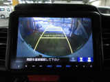 バックカメラの画像です。ガイドラインがスムースな車庫入れをサポートいたします。車庫入れの安心感がアップしますね。