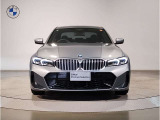 【キドニーグリル】BMWは約90年もの間、ほぼ全ての車両にひと目でBMWだと分かるこの特徴的なフロントグリルが備えられ、デザイン・アイコンとして親しまれてきました。