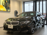 320d xDrive Mスポーツが入庫いたしました!!ボディーカラーは、ブラックサファイアのお車です!!