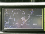 見やすい地図表示で、初めての道でも安心です。スムーズなルート案内が、目的地への到着をサポートします。情報も充実しており、旅の計画に役立ちます。