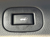 【パワーバックドア】スマートキーや運転席のボタンを押すだけでリアゲートが自動で開閉します!荷物を持っている時や、高い位置にあるバックドアを閉める際に便利な機能です♪