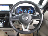 運転が楽しくなる明るく開放的な運転席まわりです。