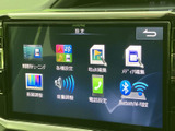 様々な情報を表示可能なモニター画面。車両情報や設定変更などを、わかりやすく確認できます。快適なドライブをサポートする機能が満載です。