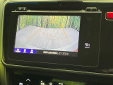 【バックカメラ】駐車時に後方がリアルタイム映像で確認できます。大型商業施設や立体駐車場での駐車時や、夜間のバック時に大活躍!運転スキルに関わらず、今や必須となった装備のひとつです!