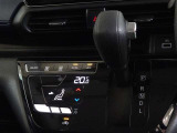 車内を快適に、オートエアコンを装備しています。