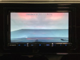 ギヤをR(バック)に入れるとナビ(社外品)の画面に後ろの映像が映るリアカメラ付です。後退時、コンディションが悪い視界でもカラーバックモニターがドライバーをサポートします。
