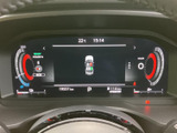 洗練されたデザインのメーターパネルが、運転席をスタイリッシュに演出します。重要な情報を一目で確認できる高い視認性も魅力です。