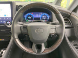 インテリアに合わせたデザインのステアリングは、運転される方のことも考え、運転しやすい形状、大きさです。是非一度、実際に触ってお確かめください。