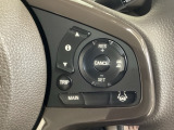 ハンドルにHondaセンシング系のクルーズコントロールやレーンキープアシストなどのスイッチが装備されています。ハンドルから手を離さず安全に操作できます。