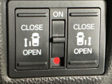 【両側パワースライドドア】両側がパワースライドドアになっており、運転席のスイッチやスマートキーでも開閉が可能です!開口部も広いので乗り降りも楽々♪