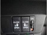 両側パワースライドドア付き車両です。運転席からの開閉可能。