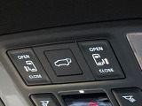 【パワーバックドア】スマートキーや運転席のボタンを押すだけでリアゲートが自動で開閉します!荷物を持っている時や、高い位置にあるバックドアを閉める際に便利な機能です♪