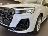 対向車や先行車を検知し、ハイビームの照射を自動で配光するマトリクスLEDヘッドライトを装備しております。