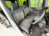 運転席シート廻りは使用感も少なく、良好な状態となっています。前オーナー様が丁寧に使っていたことがよくわかりますね。