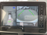 アラウンドビューモニターは、4個のカメラで真上から車を見たようにモニターで確認ができる日産の自慢の装備です。是非実際の車で体感してみてください。