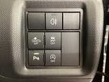 衝突の危険がある時に警告してくれる衝突軽減ブレーキ。車線を外れそうな時に警告し、ステアリング制御してくれる路外逸脱制御機能搭載!
