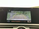 狭い道や駐車時も安心のバックモニター。後方の状況をしっかり確認でき、安全な運転をサポートします。ガイドライン表示で、より正確な駐車が可能です。
