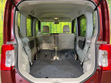 後席を格納すると、これだけの広さが!シーンに合わせたシートアレンジで、大きな荷物も積むことが出来ます♪