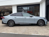 サービスにはドイツ本国と同様に教育と訓練を受け、BMWを知り尽くした「マイスターメカニック」が数多く在籍しております。納車前点検整備で、お客様に安心と安全をお届けいたします。