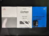 スマートキーは鍵をバッグに入れたままでもドアロックの開閉やエンジンのON・OFFができます。夜間や雨の日も鍵を探さなくて良いので便利です。