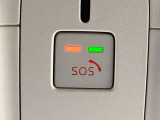 万が一の事故や急病時に心強いSOSコール。ボタン操作時やエアバッグ作動時に専門のオペレーターへ繋がり、警察・救急への通報やロードサービスの手配を迅速に行う、安心のコネクティッドサービスです。