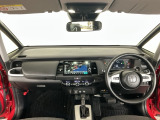 【前方視界】開放的な前方視界!運転がしやすく疲れにくいです♪窓が大きく、見通しがとっても良いおクルマですよ♪