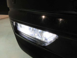 フロントLEDフォグランプです鮮やかな日光色で明るく足元を照らします。