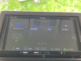運転に必要な情報を分かりやすく表示するナビゲーションシステムです。快適なドライブをサポートするオーディオ機能も充実しています。