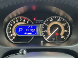 視認性の高いメーターで運転情報を的確に把握できます