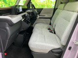 ドライバーの視界を妨げない、広々とした室内空間。快適な運転をサポートする設計です。
