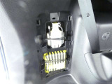 スペアタイヤレス車です。応急セットを搭載しております。