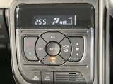 【オートエアコン】一度お好みの温度に設定すれば、車内の温度を検知し風量や温度を自動で調整。暑い&hellip;寒い&hellip;と何度もスイッチ操作をする必要はありません。快適な車内空間には必須の機能ですね♪