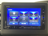 ドライブの必需品。見やすい・使いやすいメモリーナビを搭載。