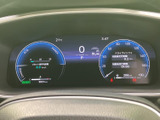 視認性の高いメーター類で、運転に必要な情報を的確に把握できます。走行状況や車両の状態をひと目で確認し、安全運転をサポートします。