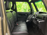 運転席からの視界は広く、運転操作もスムーズに行えます。快適な座り心地で、長距離運転も疲れにくく過ごせます。