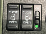 【両側パワースライドドア】スマートキーや運転席のスイッチで後席両側スライドドアの開閉が可能♪電動だから力を入れてドアを開ける必要が無く、小さなお子様でも簡単に開け閉めでき快適です♪