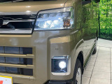 【LEDヘッドライト】悪天候や夜間走行時も良好な視界を確保し安心して運転できる高輝度LEDヘッドライトを装備!点灯速度が早く、消費電力も抑えられています。