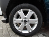 実車はアルミホイール組みのスタッドレスタイヤを装着しています。