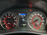 視認性の高いメーター類が、運転に必要な情報を的確に伝えます。走行状況を把握しやすく、安全運転をサポートします。