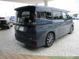 自動車保険も取り扱っております。この機会に保険を見直しましょう♪